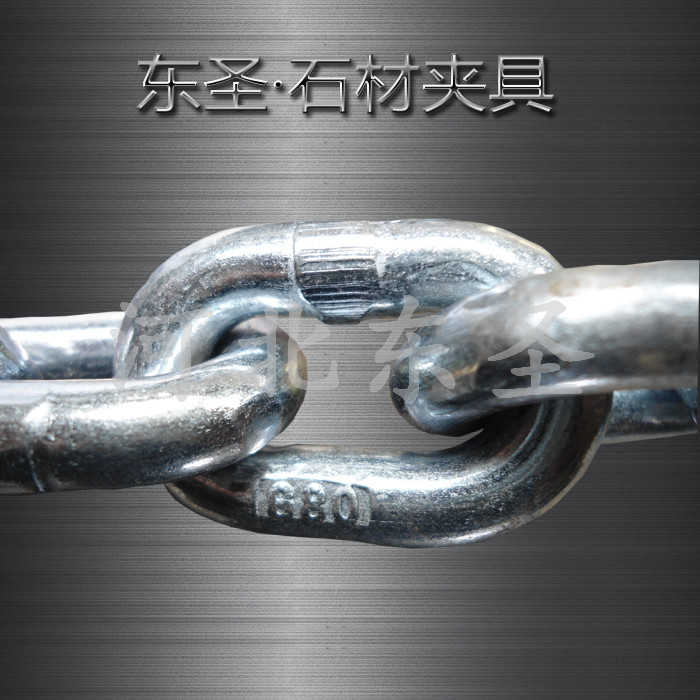 安路沿石用的鉗子G80鏈條實(shí)拍照片--河北東圣吊索具制造有限公司--石材夾具|小型攪拌機(jī)|液壓堆高車|手動(dòng)叉車