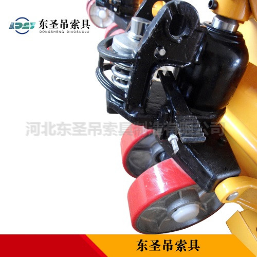 手動液壓搬運車規(guī)格型號--河北東圣吊索具制造有限公司--小型攪拌機|手動叉車|液壓堆高車|手動叉車